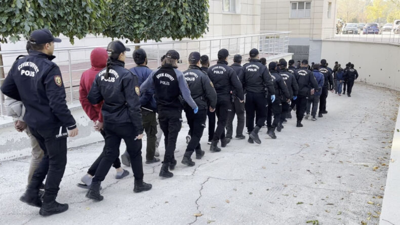 Valilik Duyurdu: 400'den Fazla Kişi Tutuklandı