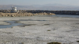 Van G&ouml;l&uuml;'nde Geri D&ouml;n&uuml;ş&uuml; Zor S&uuml;re&ccedil;: &Ccedil;ekilme 3 Kilometreye Ulaşıyor