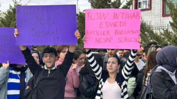 Van'da Adli Tıp Kurumu &Ouml;n&uuml;nde Rojin Kabaiş Eylemi: 'Bu İntihar Değil Cinayet'