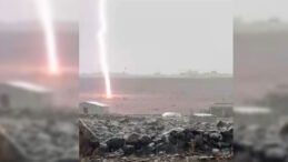 Yağmur Sırasında Yıldırım D&uuml;ş&uuml;ş&uuml; Anı Kaydedildi