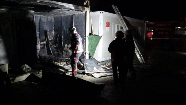 Yangın Felaketi: Komşuların Cesareti Aileyi Kurtardı