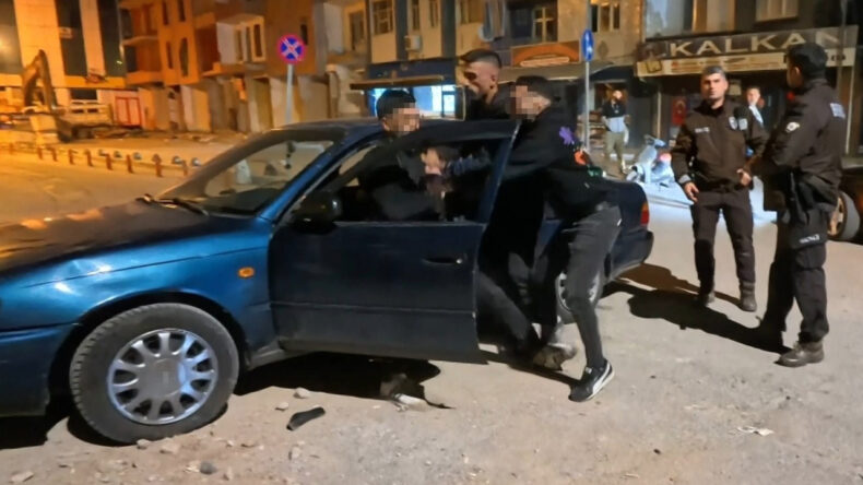 Yere T&uuml;k&uuml;rme Kavgası: 5 G&ouml;zaltı