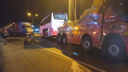 Yolcu Otob&uuml;s&uuml; ve Tır &Ccedil;arpıştı