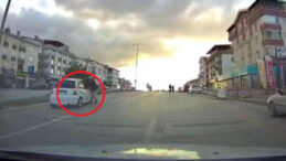 Yolun Karşısına Geçen İki Kişi Otomobilin Çarpması Sonucu Yaralandı