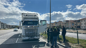 Yolun Karşısına Geçerken TIR'ın Çarptığı Yaya Ağır Yaralandı