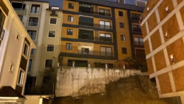 Zemin Kayması Nedeniyle 2 Bina Tahliye Edildi