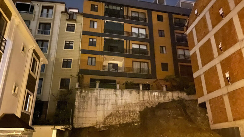 Zemin Kayması Nedeniyle 2 Bina Tahliye Edildi