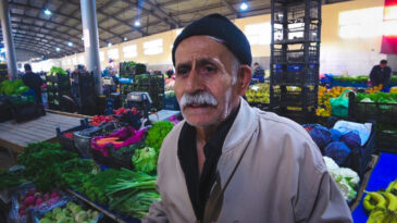 'Ekmek Daha Pahalı' Dedi, T&uuml;rk&uuml; S&ouml;yledi: Yiğit Muhta&ccedil; Olmuş Kuru Soğana