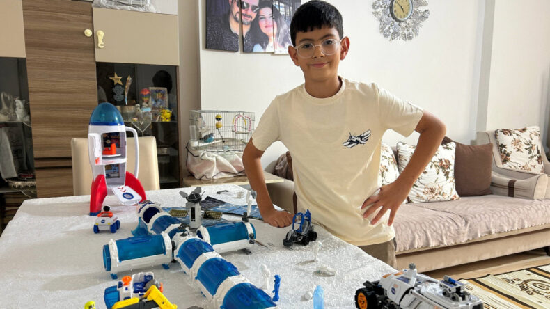 11 Yaşındaki Hataylı Ümit, Mars’a Göz Kırpıyor: ABD Üniversitesinden Eğitim Daveti Aldı
