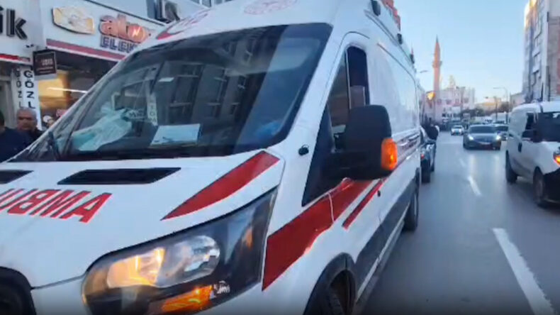 17 Yaşındaki Genç 'Yan Bakma' Nedeniyle Bıçaklandı