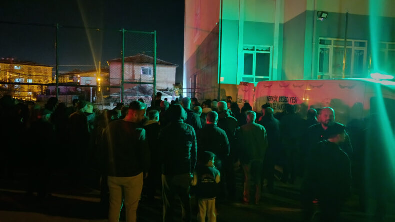 17 Yaşındaki Genç Okul Bahçesinde Hayatını Kaybetti