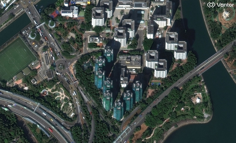 Yangından önce çekilen uydu görüntüsü.