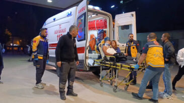 3 motosiklet kazaya karıştı: 1 &ouml;l&uuml;, 5 yaralı
