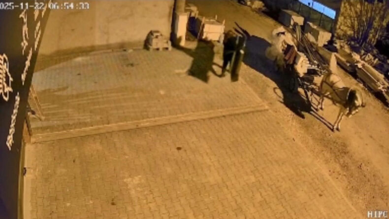 35 Bin TL'lik Eşya &Ccedil;aldılar, Yakalandılar