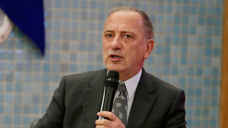 65 Barodan Fatih Altaylıyla İlgili A&ccedil;ıklama