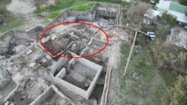 8 Bin Yıllık At&ouml;lye Keşfedildi