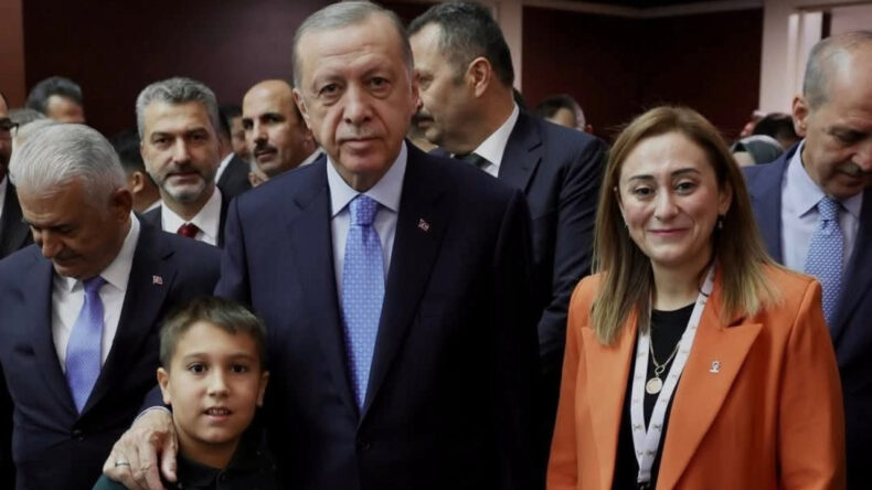 AKP'li Başkan Duygu Mar&ccedil;alı Doğru İstifa Etti: "Saldırılara Maruz Kaldım"