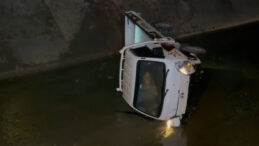 Alkoll&uuml; s&uuml;r&uuml;c&uuml; sulama kanalına devrildi