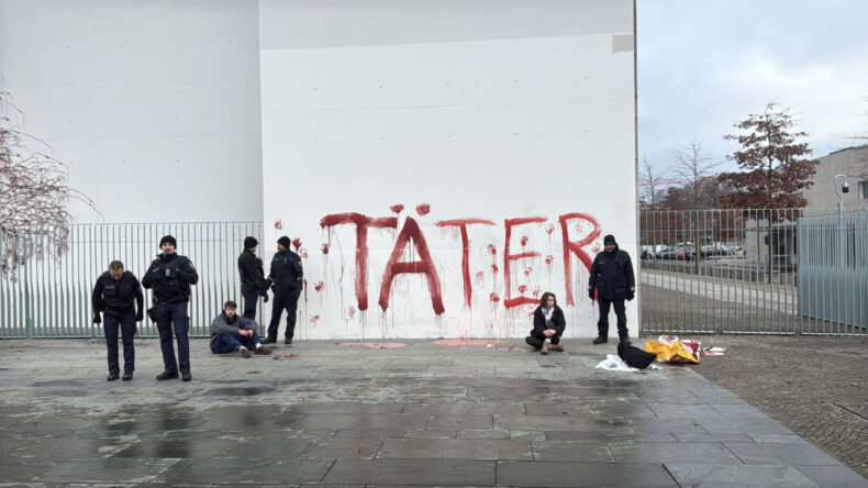 Alman Başbakanlık Binasında Filistin Protestosu: "Failler"