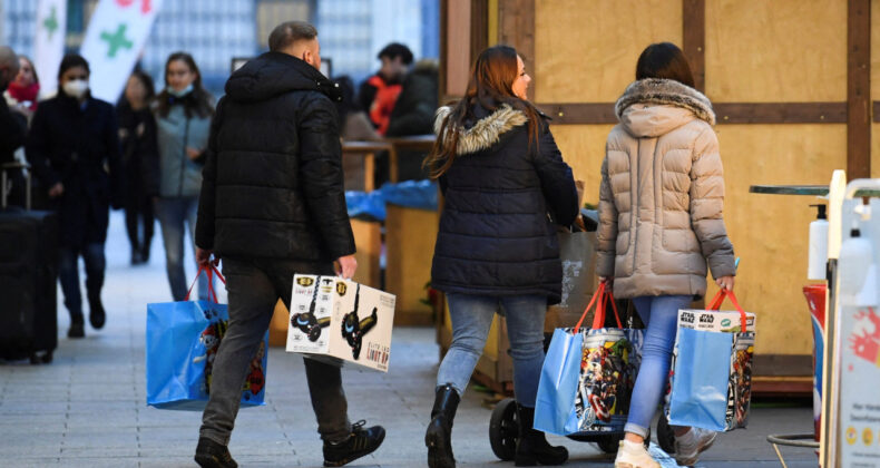Almanya'da T&uuml;ketici G&uuml;veni Noel &Ouml;ncesi Artış G&ouml;sterdi
