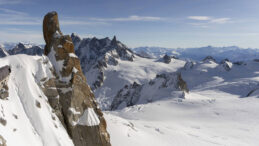 Alpler'de Çığ Faciası: Beş Kişi Hayatını Kaybetti