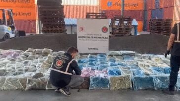 Ambarlı Limanı'nda dev ka&ccedil;ak sigara operasyonu