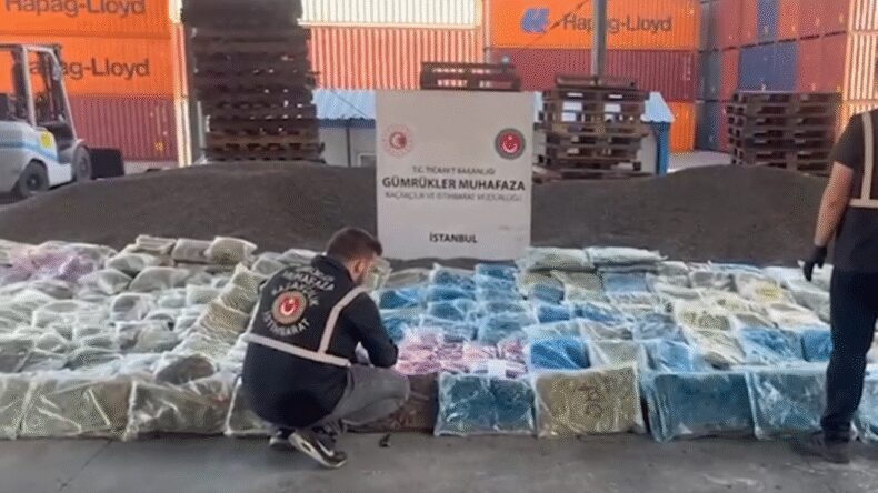 Ambarlı Limanı'nda dev ka&ccedil;ak sigara operasyonu