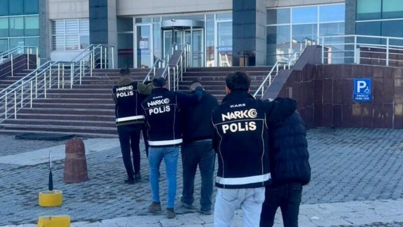 Apartta uyuşturucu operasyonu: 2 kişi tutuklandı