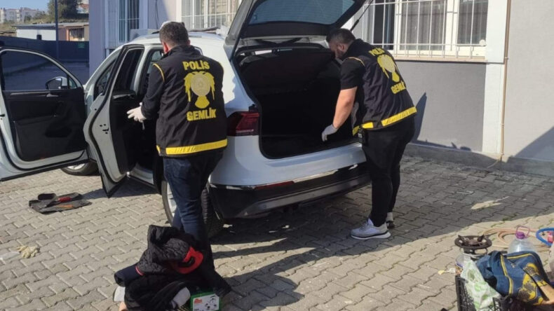 Araçta 5 Bin 526 Adet Uyuşturucu Madde Ele Geçirildi