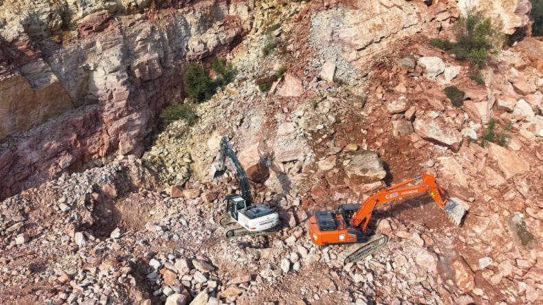 Arama Çalışmaları Başladı: Göçük Altındaki Şoför İçin Seferberlik