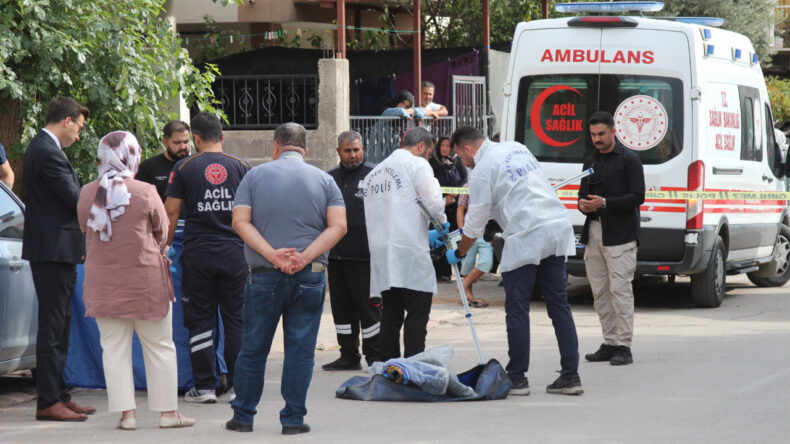 Arkadaşını K&uuml;frettiği İ&ccedil;in Hayatına Son Verdi