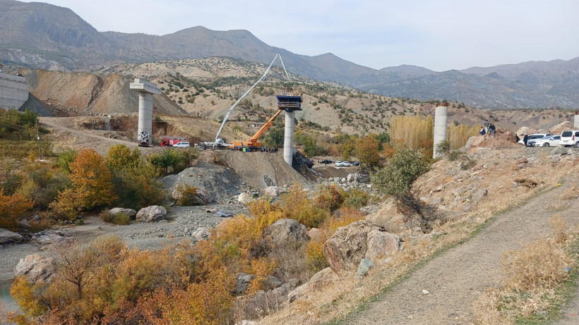 Viyadük inşaatındaki iskele çökmesi