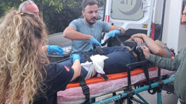 Bacağına Saplanan Demirle Hastaneye Kaldırıldı