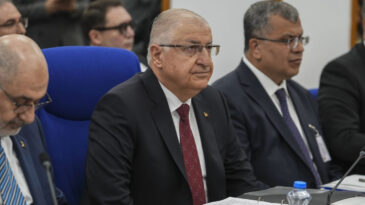 Bakan G&uuml;ler: Hi&ccedil;bir siyaset&ccedil;iden bana tek bir isim verilmedi