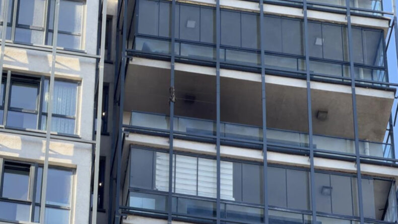 Başakşehir'deki 27 Katlı Binada Yangın Paniği: 100 Daire Tahliye Edildi