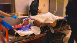 Başını kaldırıma vurdu, ağır yaralandı