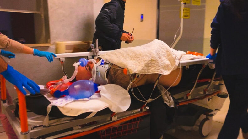 Başını kaldırıma vurdu, ağır yaralandı