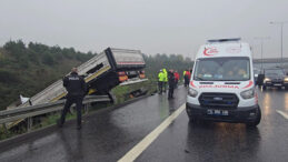 Beykoz'da Şiddetli Kaza: TIR Metrelerce Yuvarlandı