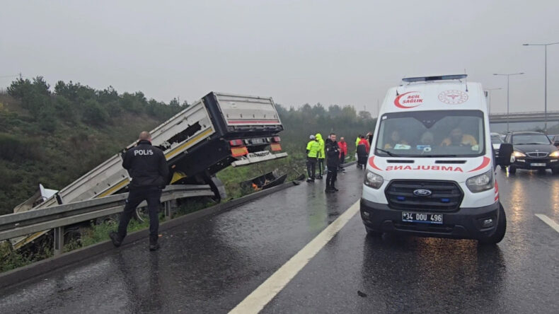 Beykoz'da Şiddetli Kaza: TIR Metrelerce Yuvarlandı