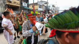 Binlerce Eylemci Petrol Arama Faaliyetlerini Protesto Etti