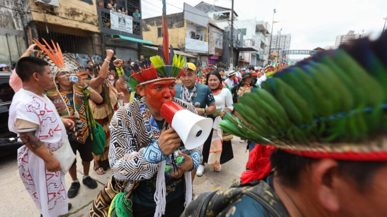 Binlerce Eylemci Petrol Arama Faaliyetlerini Protesto Etti