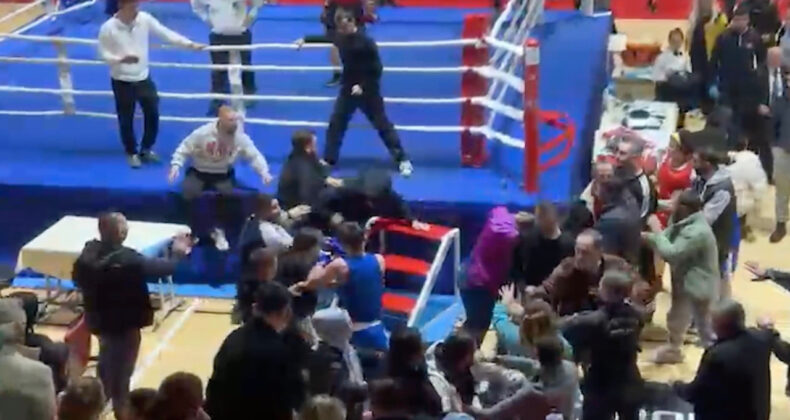 Boks Turnuvasında Yumruklar Ring Dışına Taştı