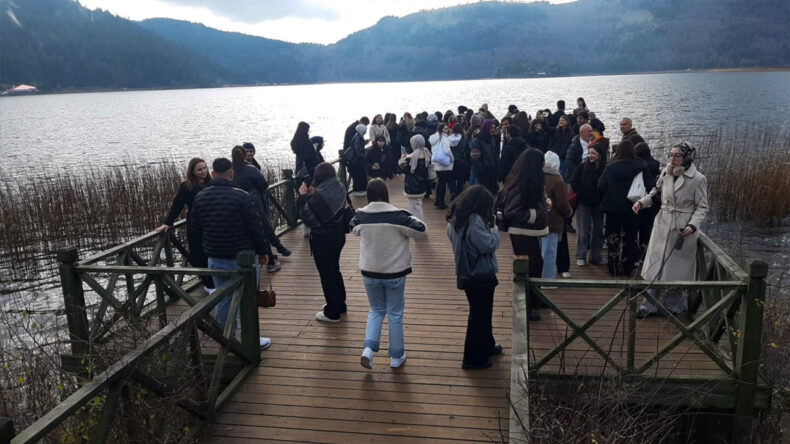 Bolu&rsquo;nun Doğa Harikası Abant G&ouml;l&uuml;&rsquo;ne Yoğun İlgi