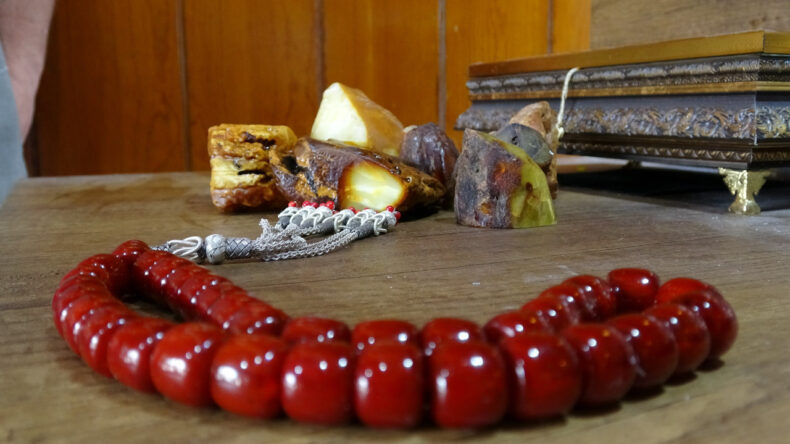 Bu Tespihler Arabayla Takas Ediliyor