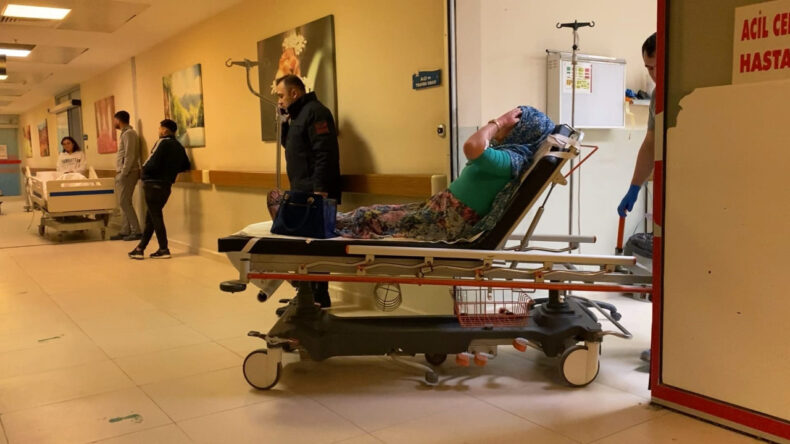 Bursa’da Otomobil Lastiği Patladı: Araç Şarampole Yuvarlandı