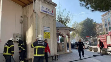 Cami Minaresinde Yangın Paniğe Neden Oldu