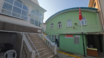 Caminin kadınlar tuvaletinde erkek cesedi bulundu