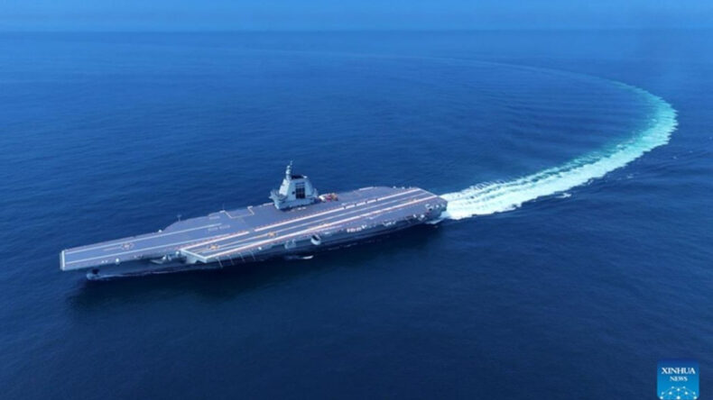 Çin'den Gösterişli Tanıtım: En Gelişmiş Savaş Gemisi Donanmaya Katıldı