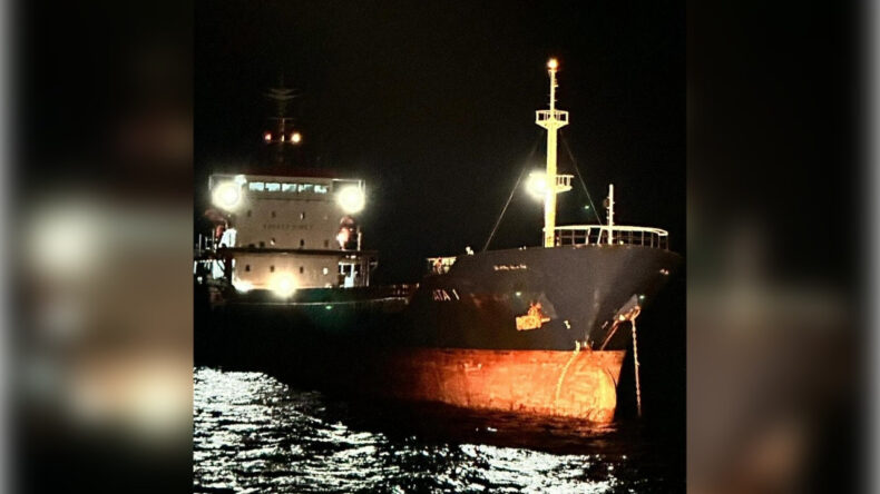 &Ccedil;anakkale Boğazı'nda Tehlikeli Anlar! Makine Arızası Yapan Gemi Akıntıya Kapıldı