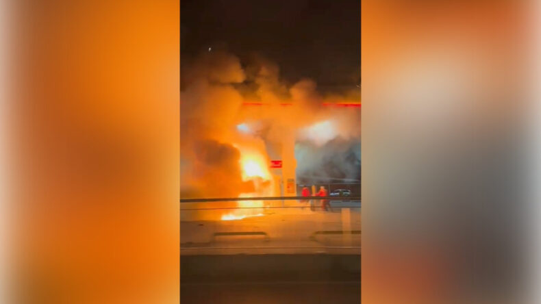 &Ccedil;ekmek&ouml;y'de Otomobil Akaryakıt İstasyonuna Girdi